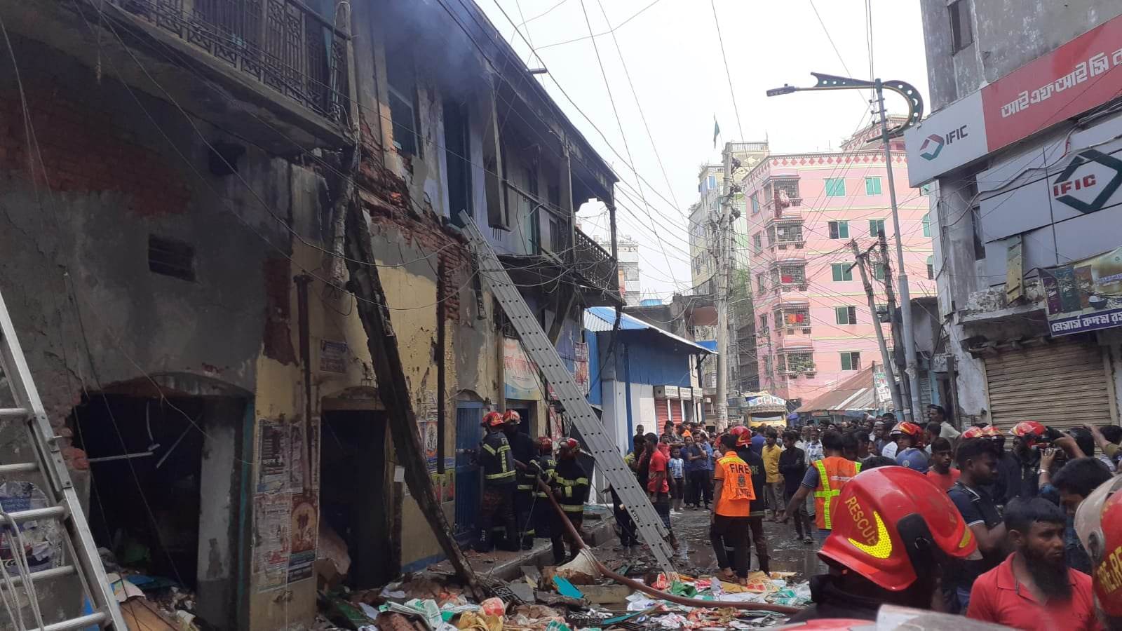 One killed, 9 injured in Narayanganj building fire