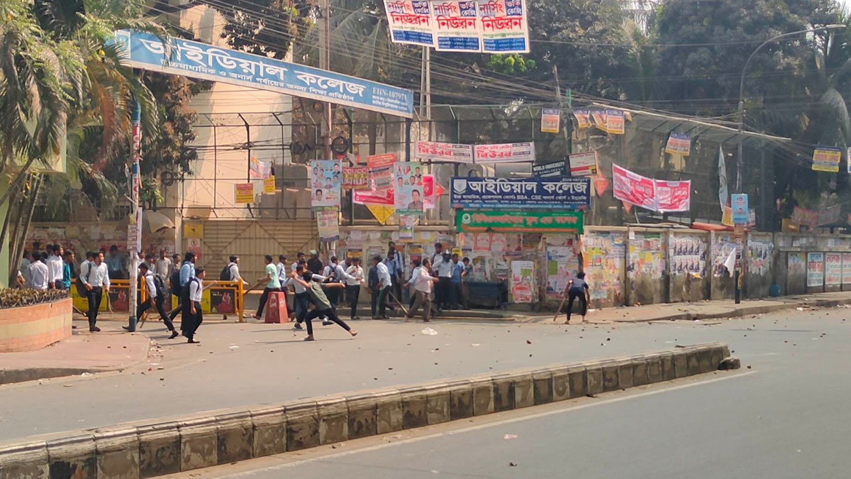 Dhaka college, Ideal college students clash, traffic disrupted in city
