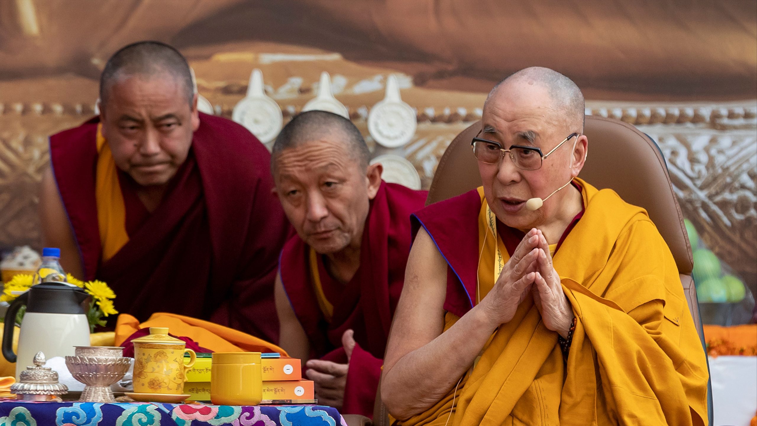 Dalai Lama apologizes after video shows him kissing boy