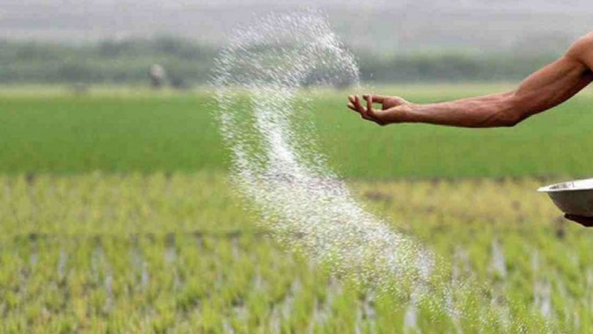 Fertiliser prices raised by Tk 5 per kg