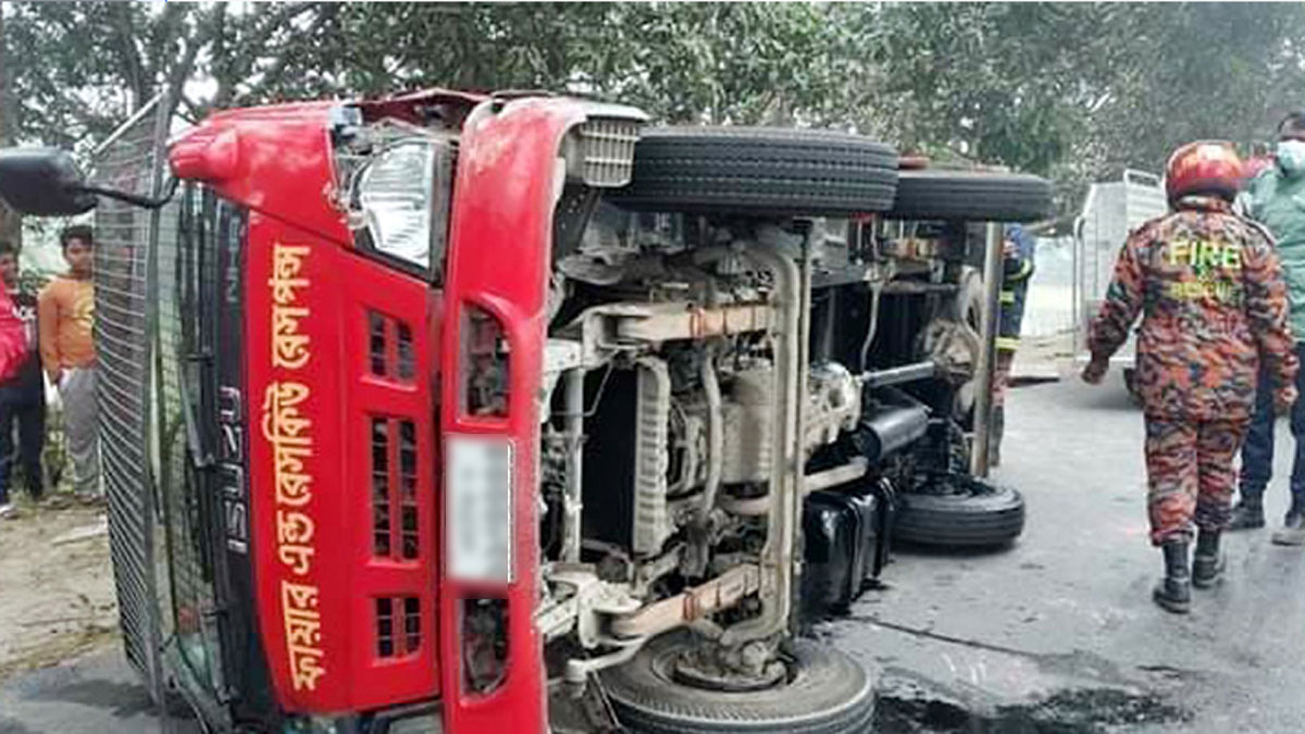 On way to douse blaze, fire engine accident leaves driver, pedestrian dead