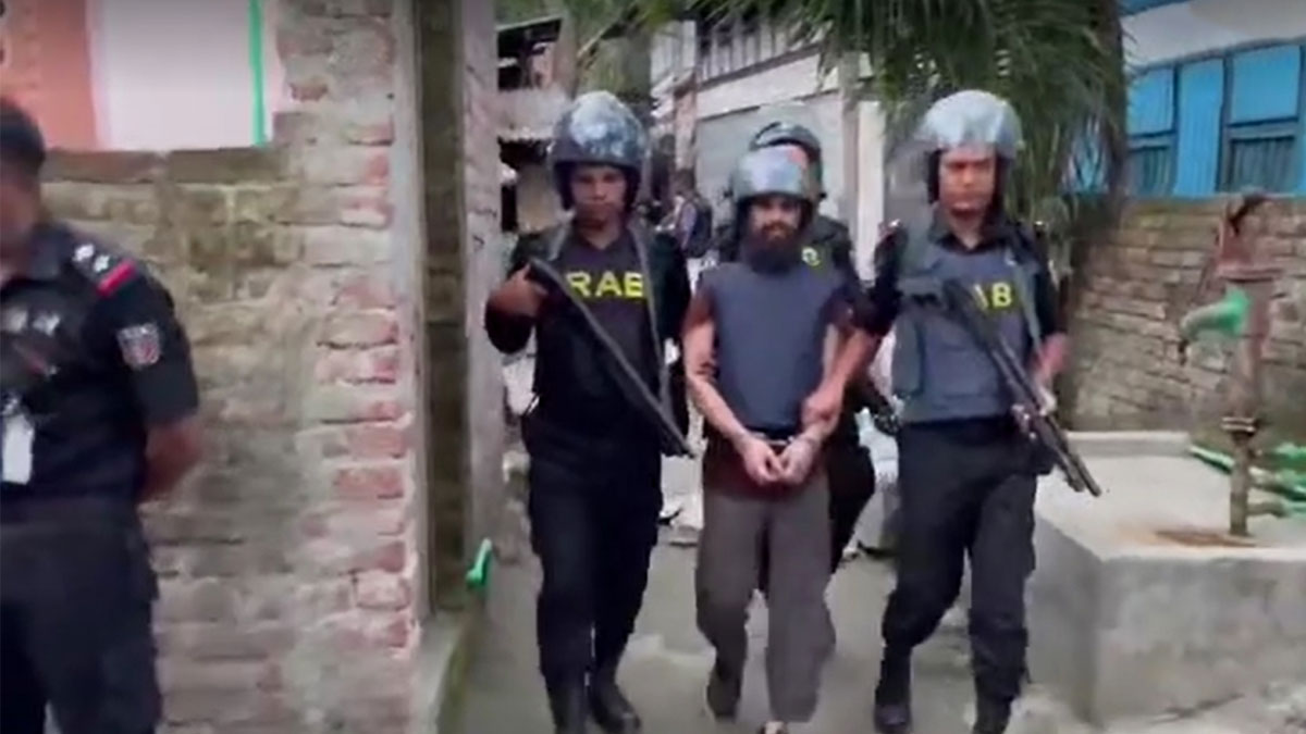 Rab arrests ameer, two other members of Jama’atul Ansar in Munshiganj