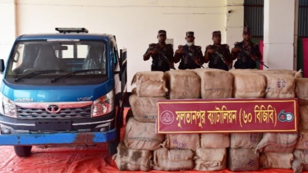 কুমিল্লা শশীদলে ৬০-বিজিবির অভিযানে ৩ কোটি টাকার ভারতীয় শাড়ি জব্দ