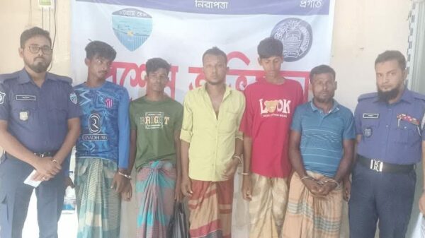 কুমিল্লায় স্বামীর সহায়তায় স্ত্রীকে ব্রিকফিল্ডে আটকে রেখে সংঘবদ্ধ ধর্ষণের ঘটনায় গ্রেফতার ৫