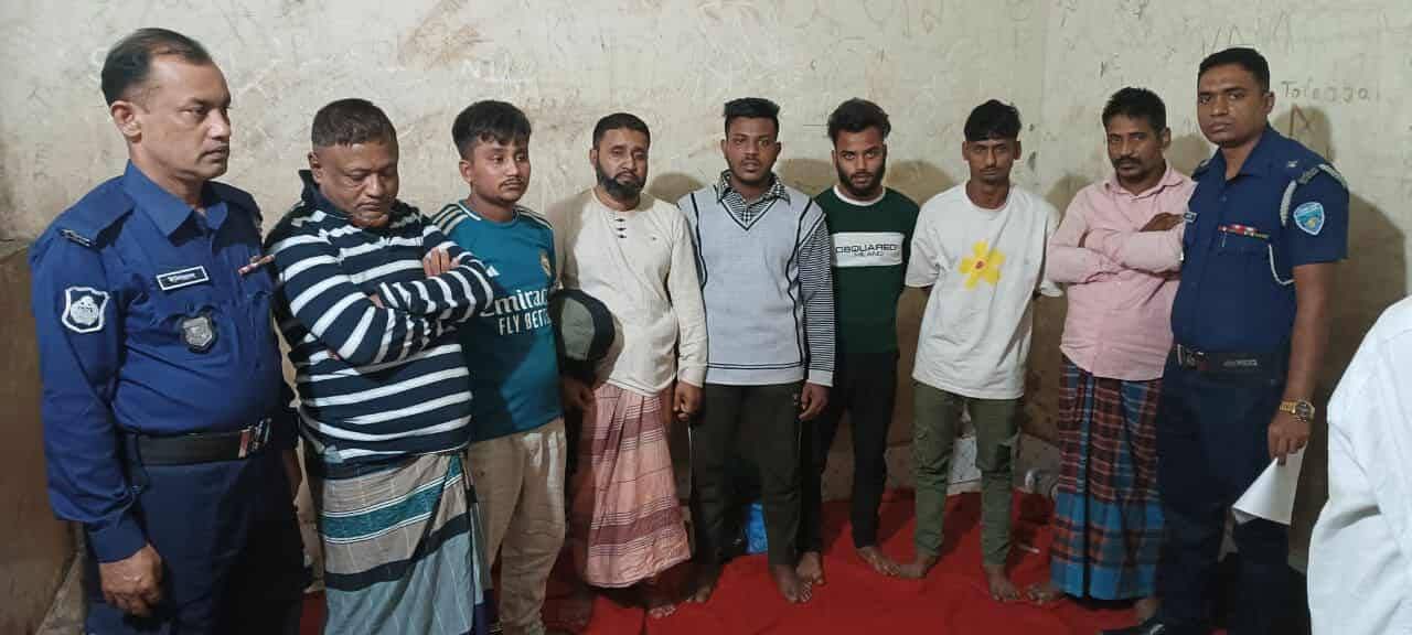 কুমিল্লায় ওয়ারেন্টভুক্ত আসামি ধরতে গিয়ে পুলিশের ওপর হামলার ঘটনায় আটক-১১