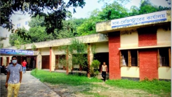 চরভদ্রাসন সাব-রেজিষ্ট্রার সাপ্তাহে ১দিন অফিস করনে সেবা গৃহীতাদের ভোগান্তি