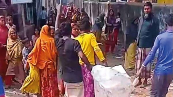 কুমিল্লায় মাটিবাহী ট্রাক চাপায় ৬ বছরের শিশু নিহত