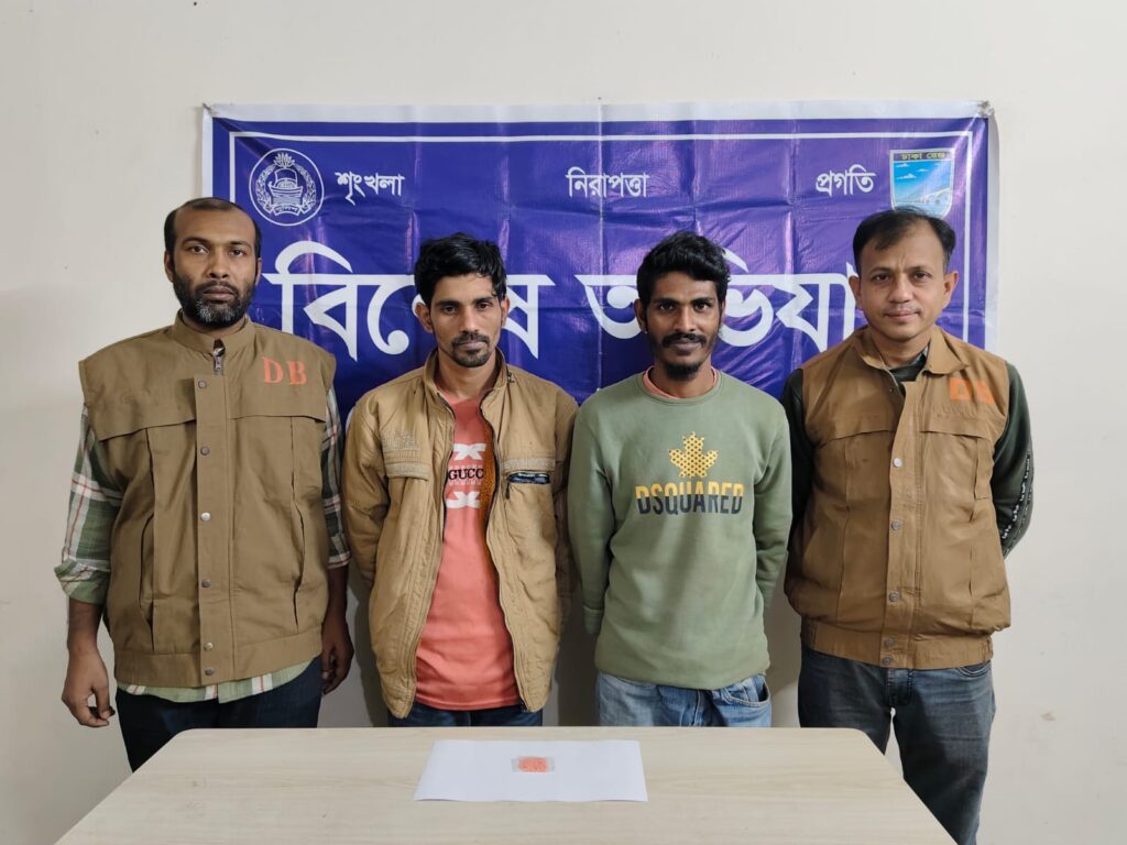 আশুলিয়া ডিবি পুলিশের বিশেষ অভিযানে ইয়াবাসহ গ্রেফতার ২