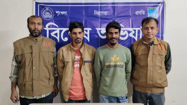 আশুলিয়া ডিবি পুলিশের বিশেষ অভিযানে ইয়াবাসহ গ্রেফতার ২