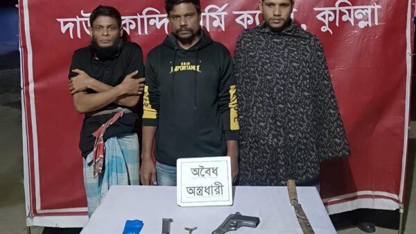 কুমিল্লার তিতাসে যৌথবাহিনীর অভিযানে পিস্তল ও গুলিসহ আটক-৩