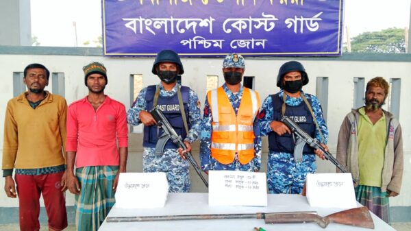 সুন্দরবনের দস্যু দুলাভাই বাহিনীর কাছে জিম্মি থাকা ৪ জেলে উদ্ধার