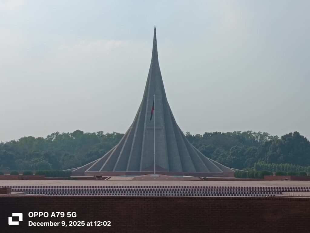 জাতীয় স্মৃতিসৌধ রংতুলিতে সাজাতে শুরু; চলছে ধুয়া মুছার কাজ