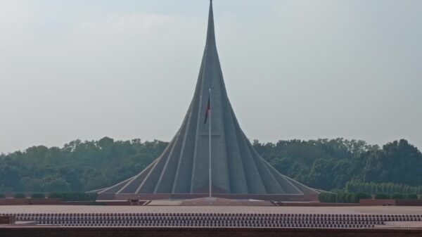 জাতীয় স্মৃতিসৌধ রংতুলিতে সাজাতে শুরু; চলছে ধুয়া মুছার কাজ