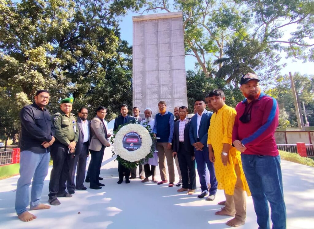 কুমিল্লায় যথাযোগ্য মর্যাদা শহীদ বুদ্ধিজীবী দিবস পালিত