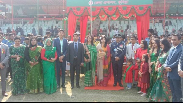 কুমিল্লায় মহান বিজয় দিবস উপলক্ষে বর্ণাঢ্য কুচকাওয়াজ ও পুরস্কার বিতরণ