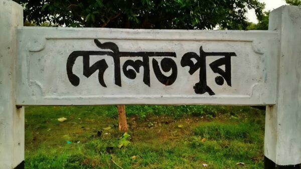 খুলনার দৌলতপুরে প্রবাসীর ব্যবসা প্রতিষ্ঠানে বোমা হামলা