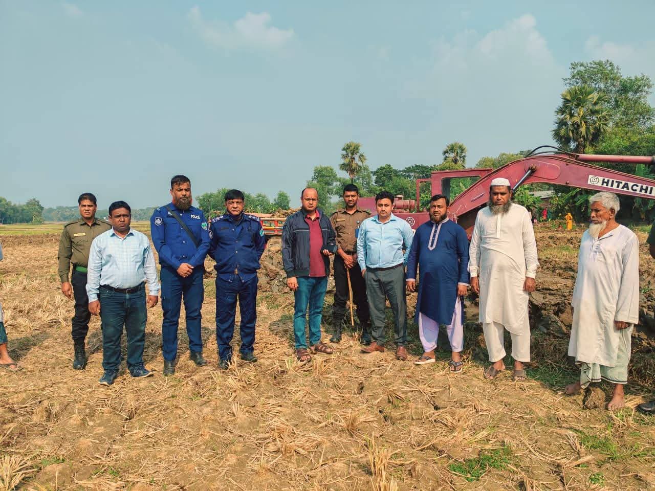 কুমিল্লায় কৃষিজমি থেকে মাটি কাটায় ভ্রাম্যমান আদালতের অভিযান