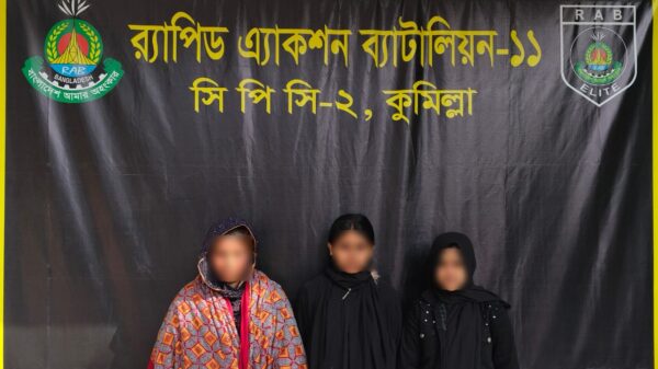 কুমিল্লায় র‌্যাবের অভিযানে ১০ কেজি গাঁজা ও ১৯৭০ পিছ ই*য়াবাসহ আ*টক-৩