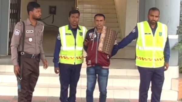 কুমিল্লা দাউদকান্দিতে সড়ক দুর্ঘটনায় চারজনের মৃত্যুতে বাস মালিক গ্রেপ্তার