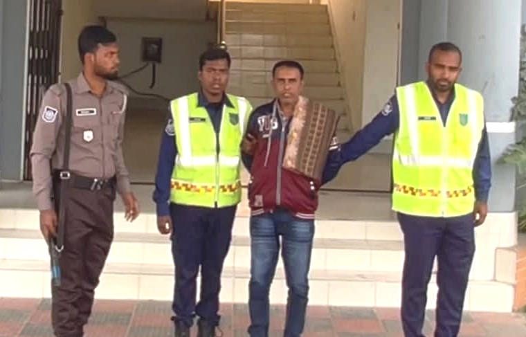 কুমিল্লা দাউদকান্দিতে সড়ক দুর্ঘটনায় চারজনের মৃত্যুতে বাস মালিক গ্রেপ্তার