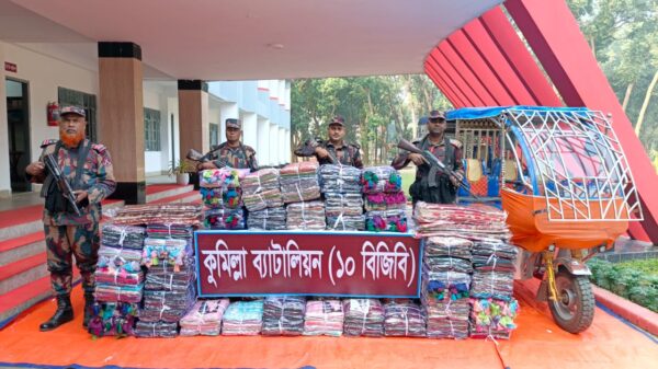 কুমিল্লায় ১০-বিজিবির অভিযানে অর্ধকোটি টাকার অবৈধ ভারতীয় শাড়ি উদ্ধার