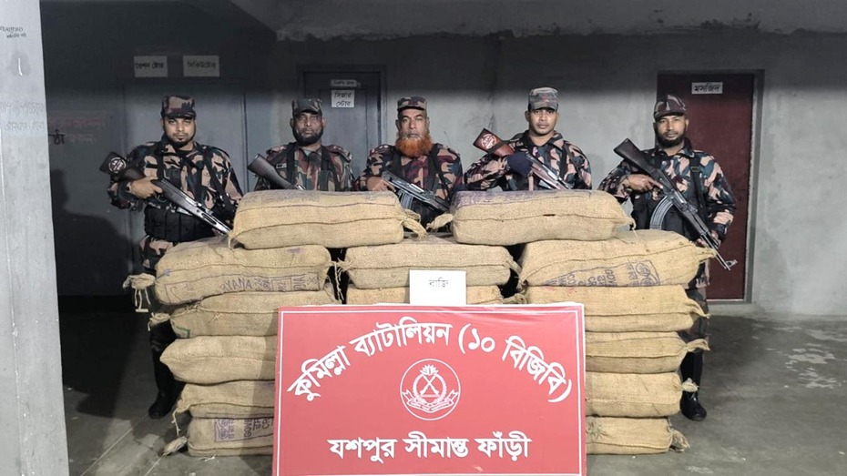 কুমিল্লায় ১০-বিজিবির অভিযানে ৭৬ লাখ টাকার অবৈধ ভারতীয় বাজি উদ্ধার