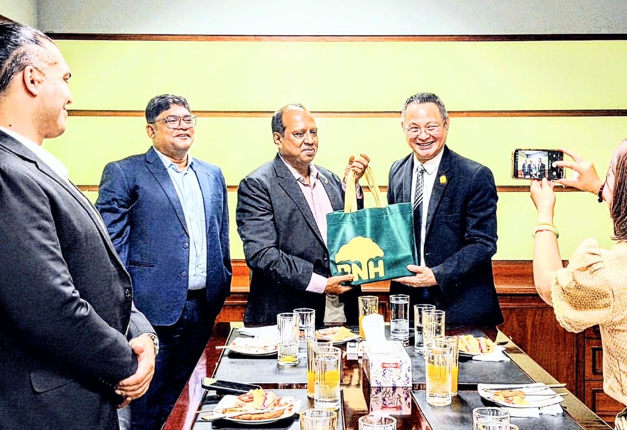 Joint meeting between official lead by Apichai Chaiyaroj, Assistant Hospital Director of BNH Hospital, Bangkok and Dr. Md. Faridul Islam held in Dhaka