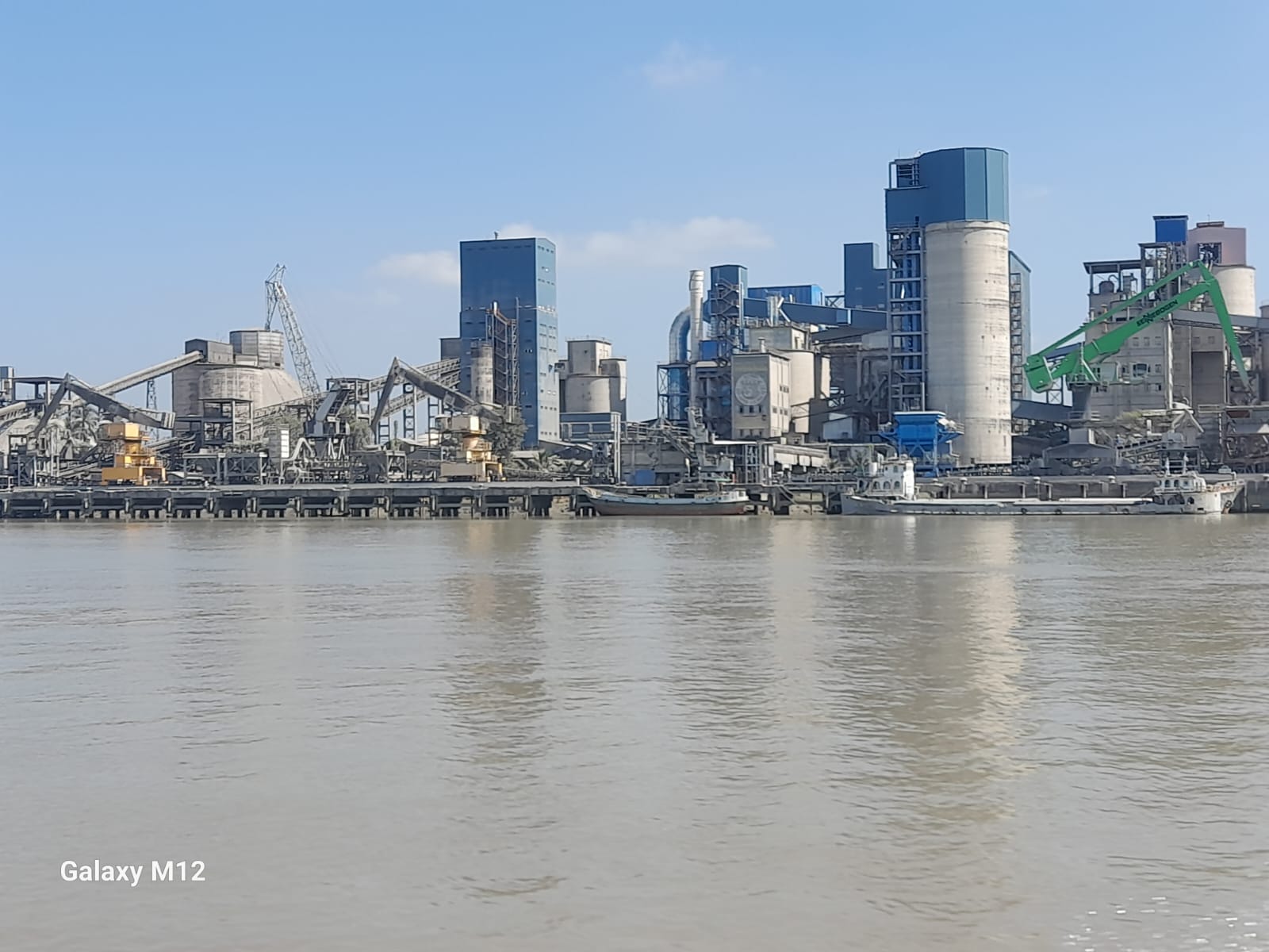 মোংলায় জ্বালানি তেল সংকটে শিল্প কারখানার উৎপাদন বন্ধের উপক্রম