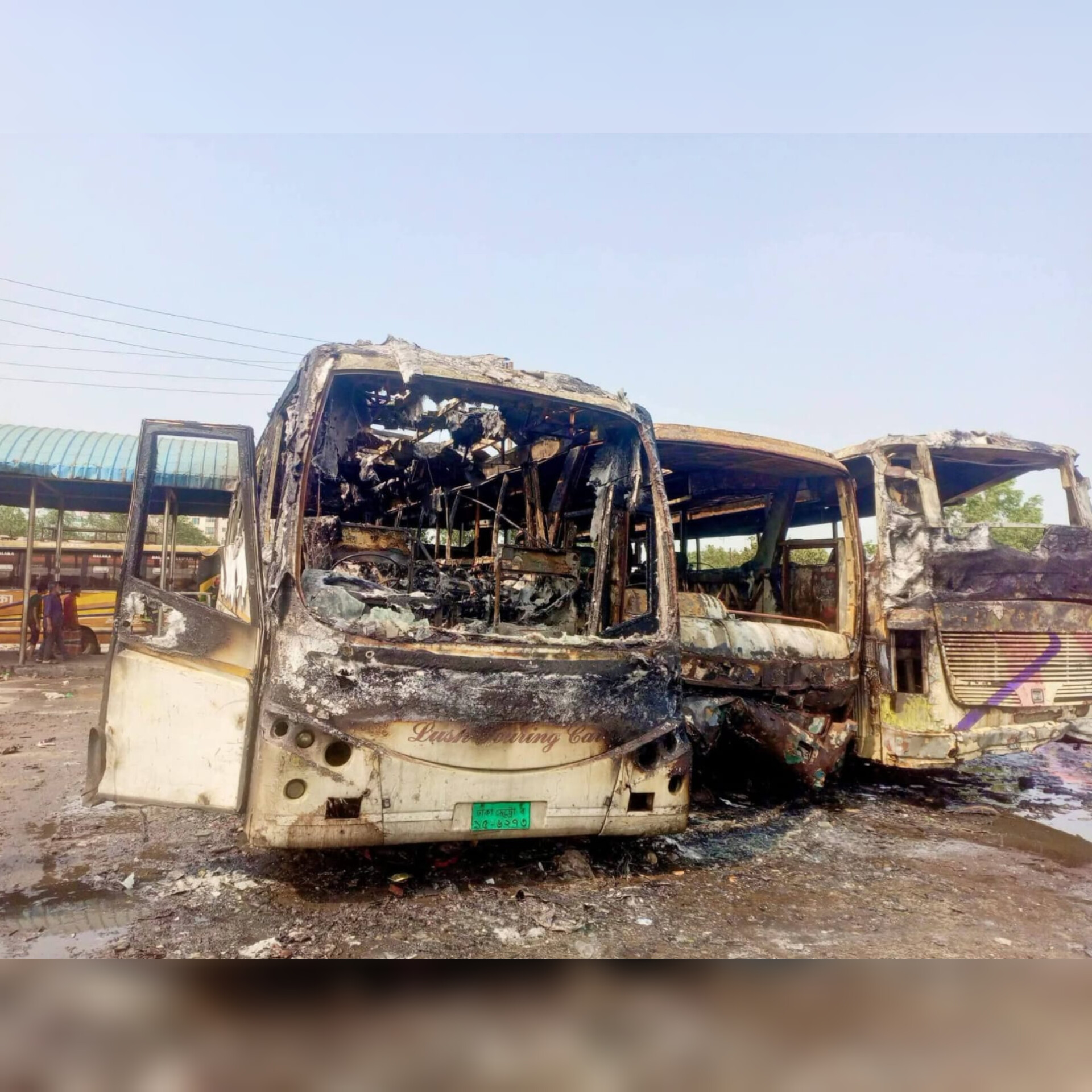 কুমিল্লা নগরীর জাঙ্গালিয়া বাসস্ট্যান্ডে তিন বাসে আগুন