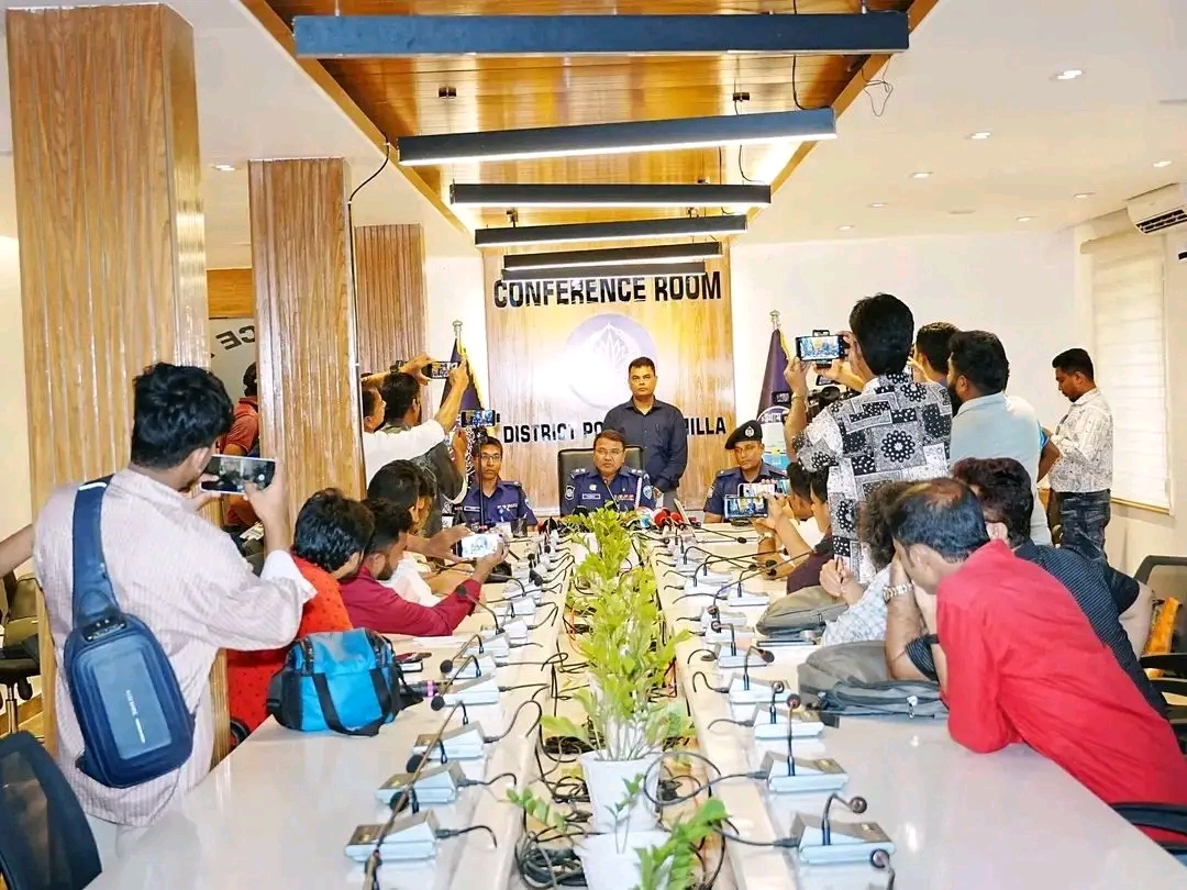 কুমিল্লায় ১২ ঘণ্টার মধ্যেই ক্লুলেস হত্যা মামলার রহস্য উদ্ঘাটন, গ্রেপ্তার দুই মূল ঘাত