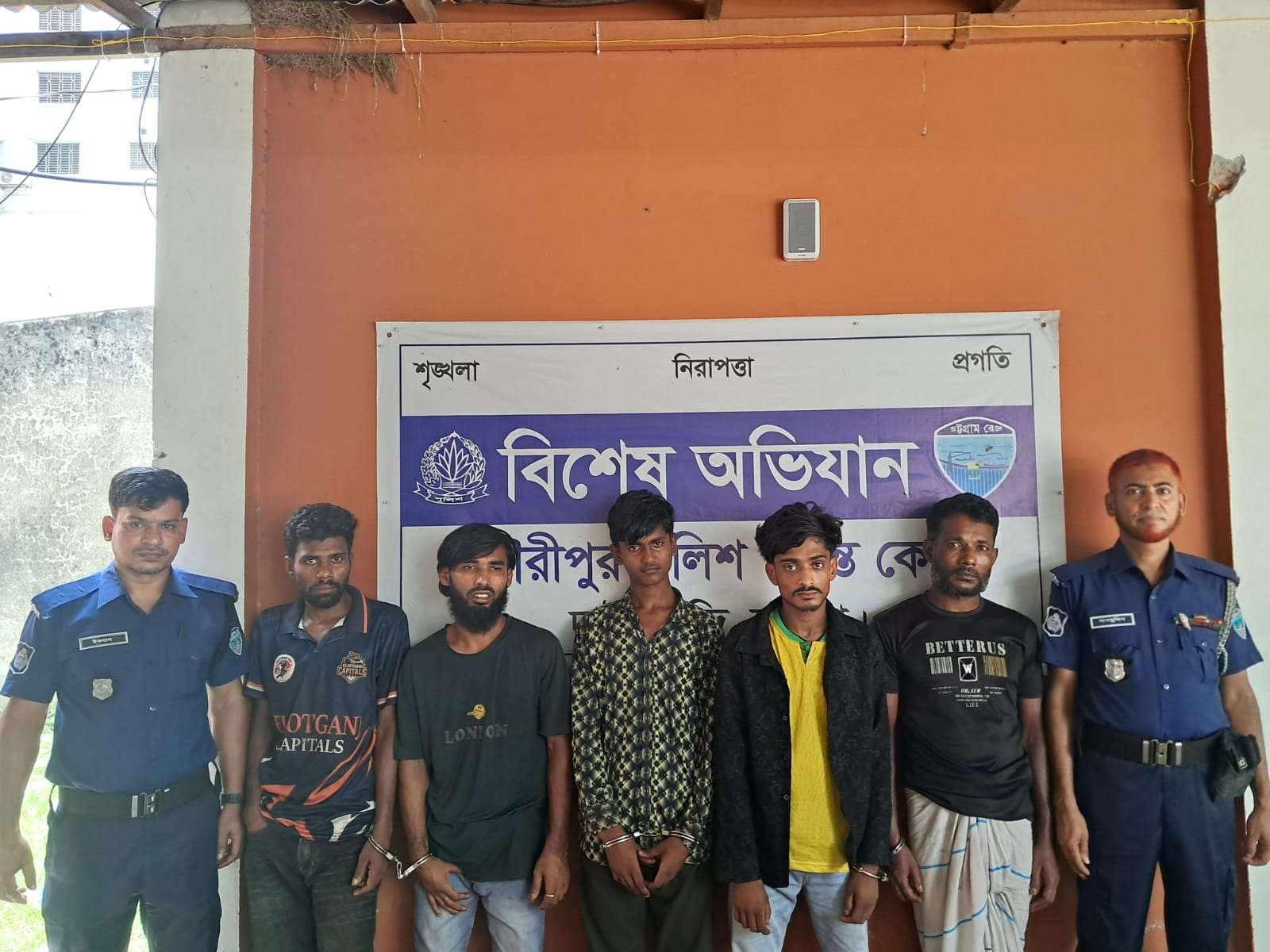 কুমিল্লায় চার ঘণ্টার মধ্যে চোরাই মাল উদ্ধার, গ্রেপ্তার ২; চার দিনে আটক ২০
