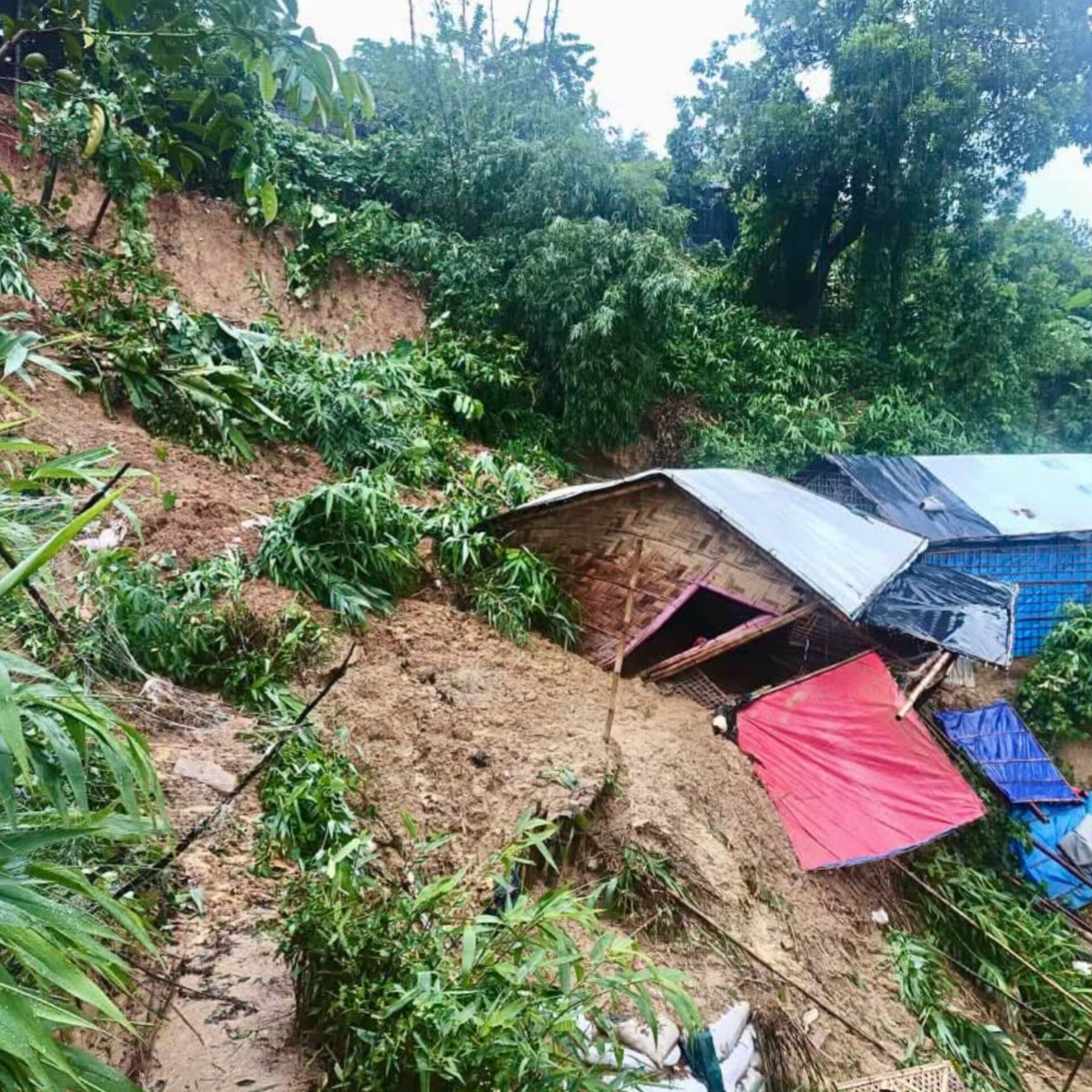 টানা বর্ষণে কক্সবাজারে পাহাড়ধস, রোহিঙ্গা ক্যাম্প ও শহরে নিহত ৯