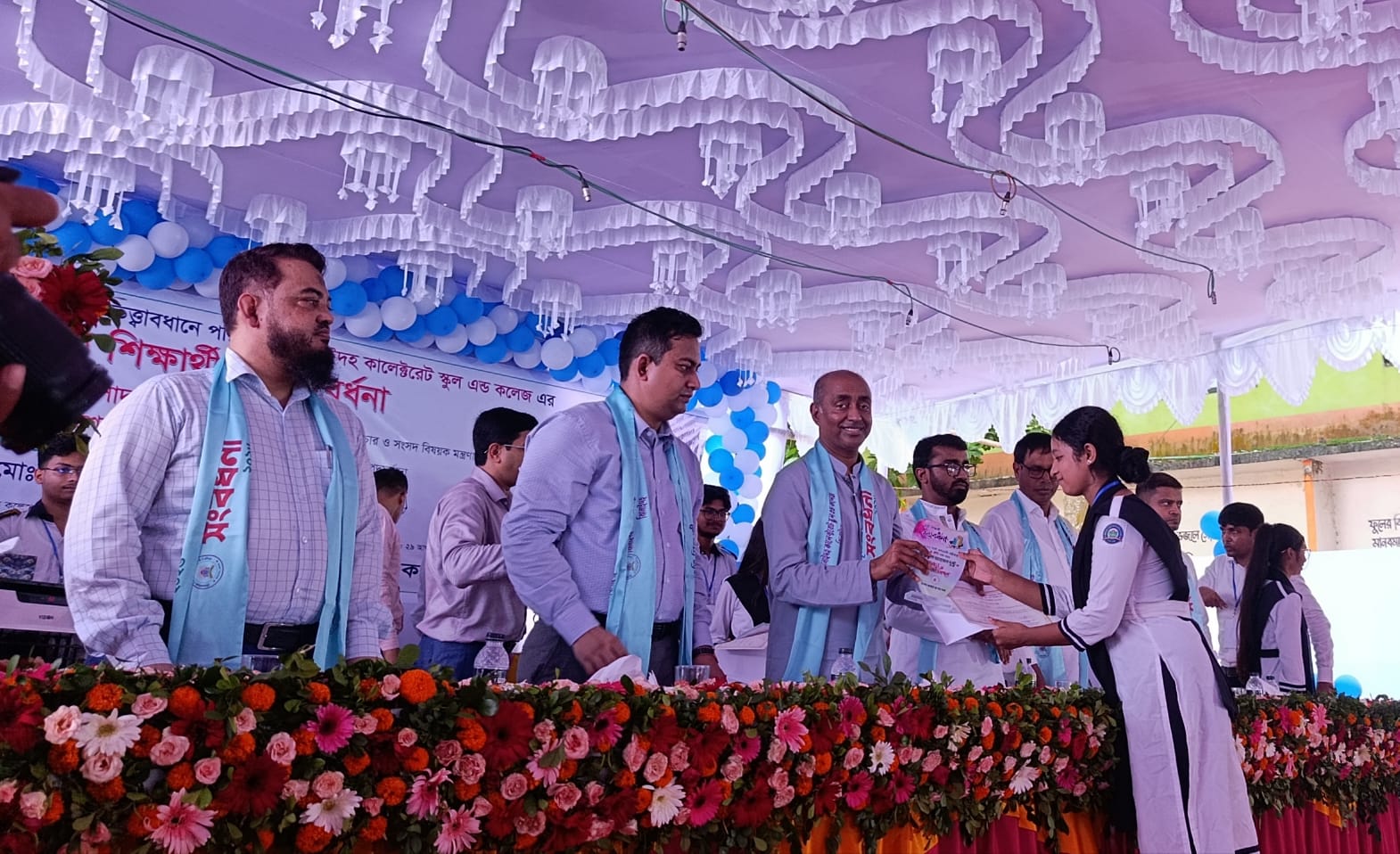 ঝিনাইদহ কালেক্টরেট স্কুলের কৃতি শিক্ষার্থীদের সংবর্ধনা
